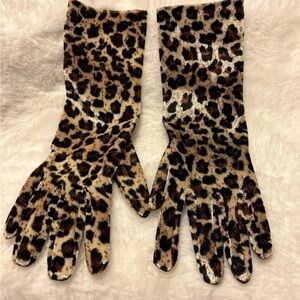 Velvet/Velour Leopard Print Wrist Length Gloves